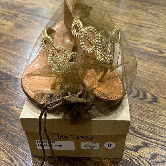 Tommy Bahama Gold Embellished Sandals size 8 - Picture 6 of 6